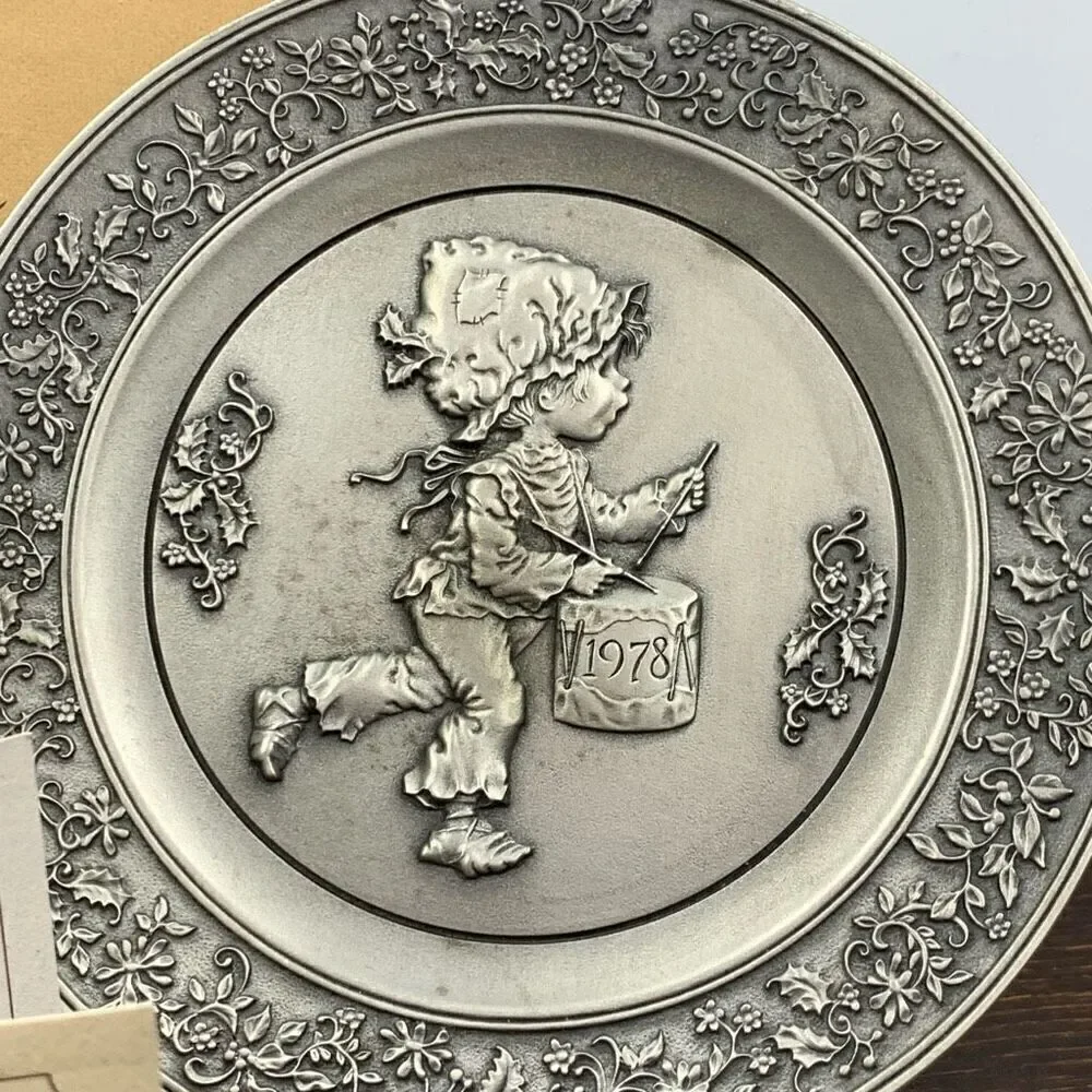 Vintage Little Gallery By Hallmark Mary Hamilton Christmas Pewter Plate Gray OS